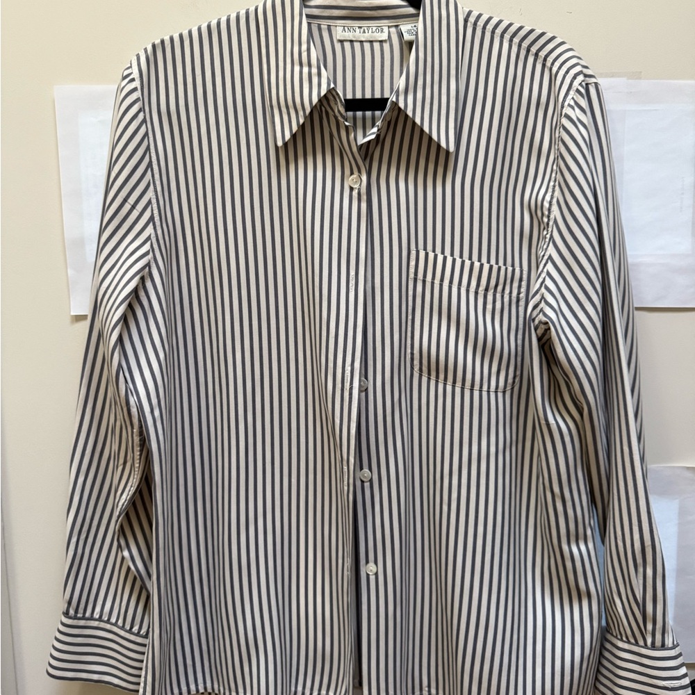 Ann Taylor Women’s Silk Gray and Cream Striped Shirt. Size 14.
